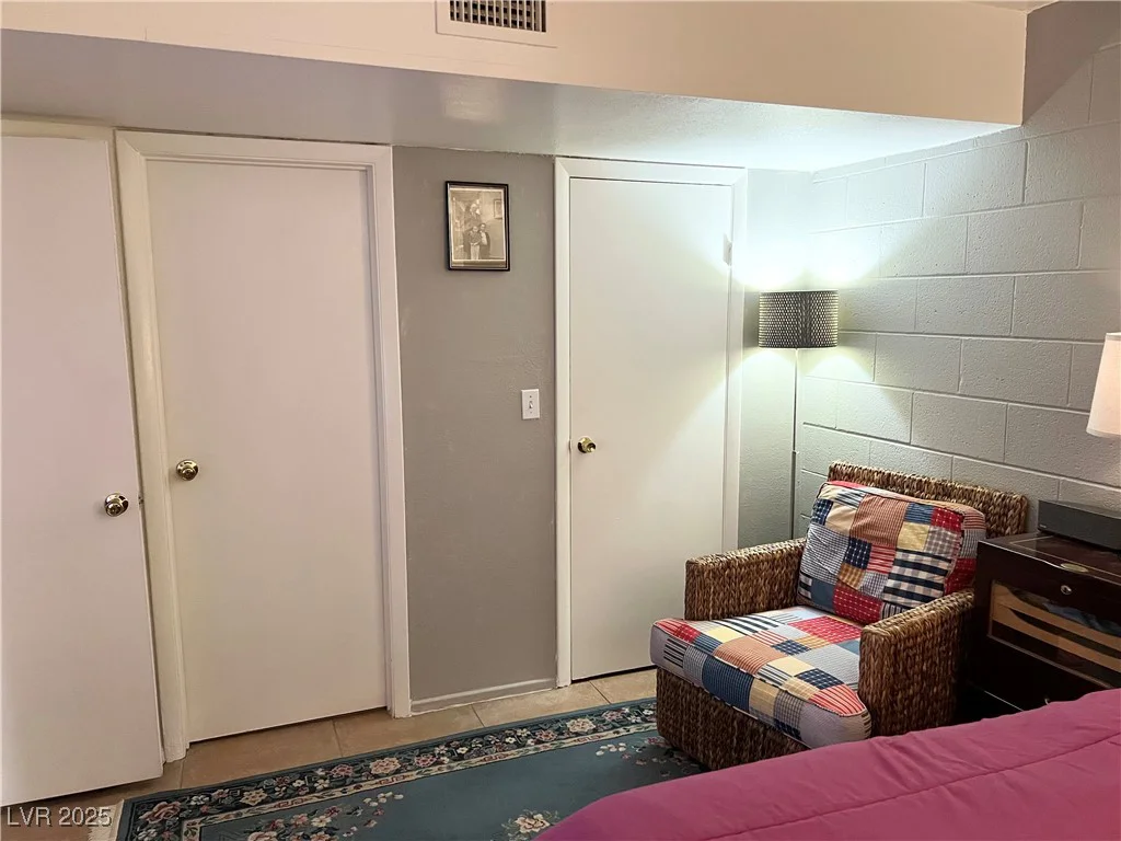 625 Royal Crest, Las Vegas, NV 89169