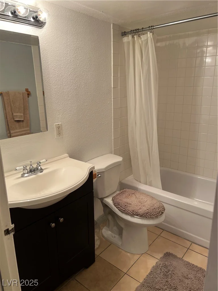 625 Royal Crest, Las Vegas, NV 89169