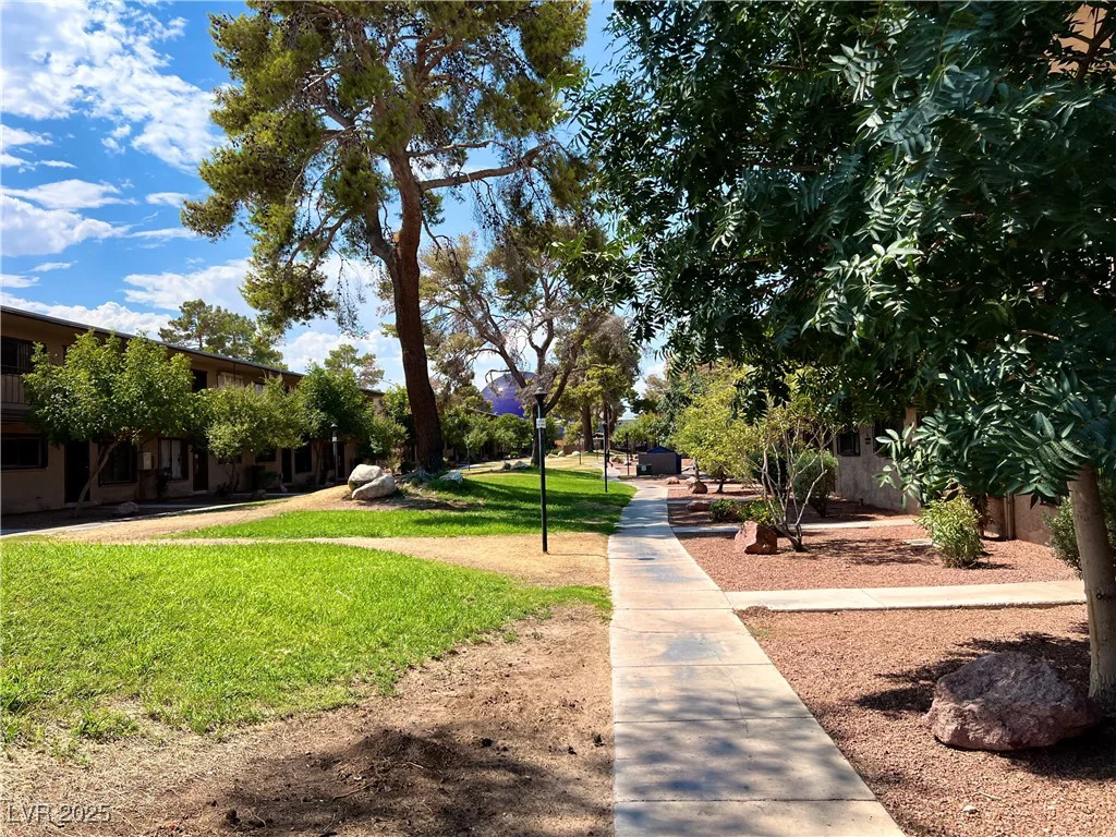 625 Royal Crest, Las Vegas, NV 89169