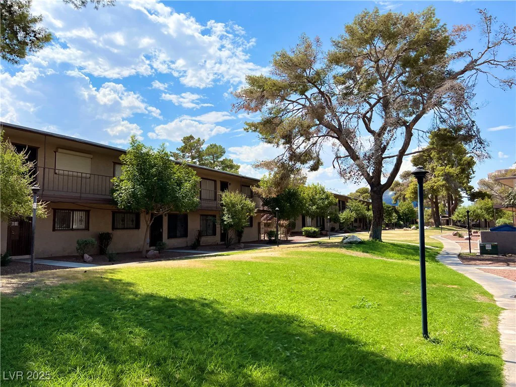 625 Royal Crest, Las Vegas, NV 89169