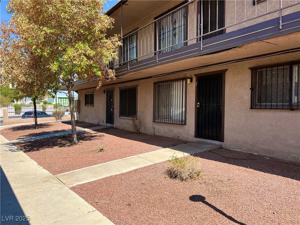 625 Royal Crest, Las Vegas, NV 89169