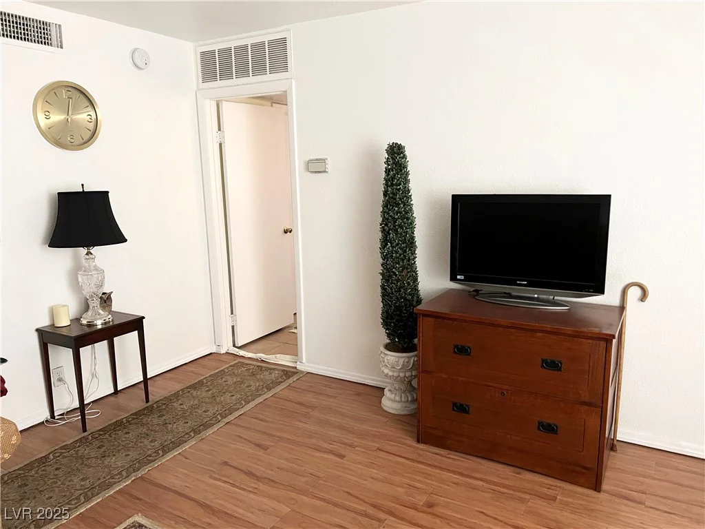 625 Royal Crest, Las Vegas, NV 89169