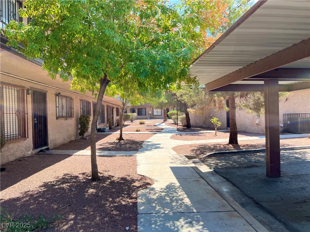 625 Royal Crest, Las Vegas, NV 89169