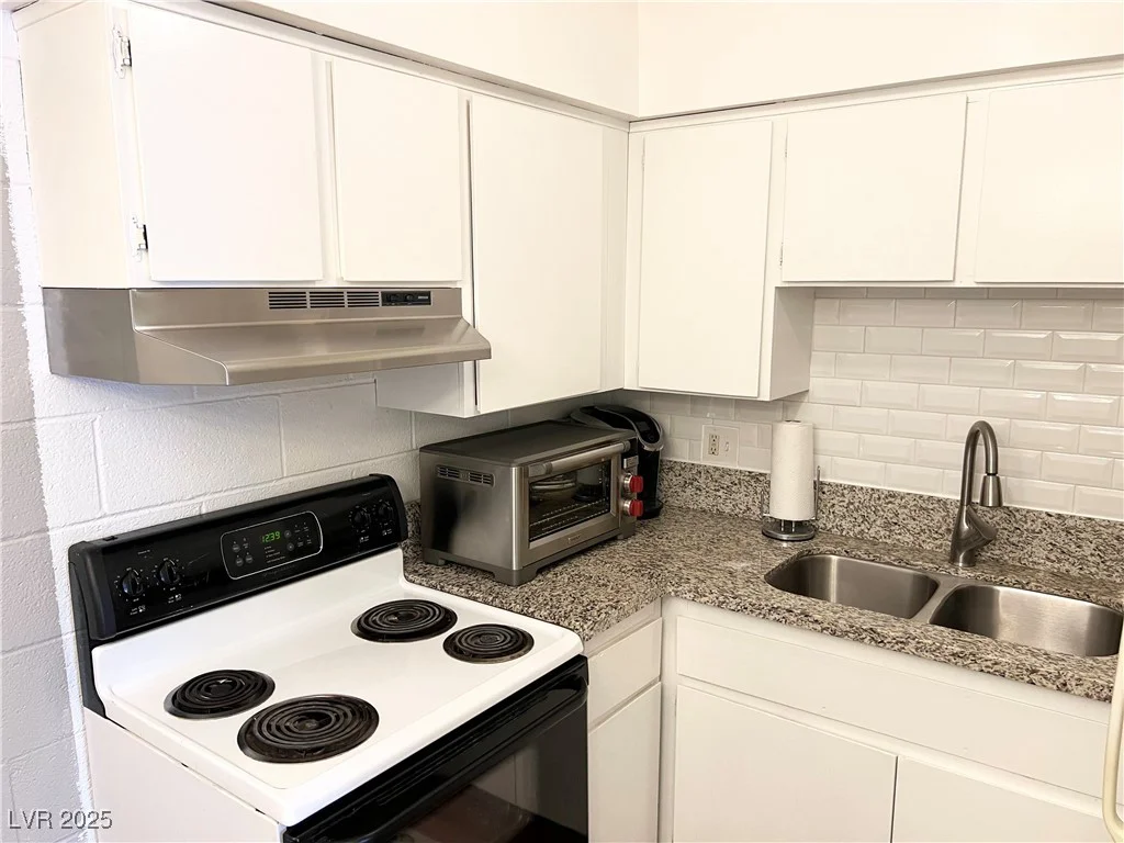 625 Royal Crest, Las Vegas, NV 89169