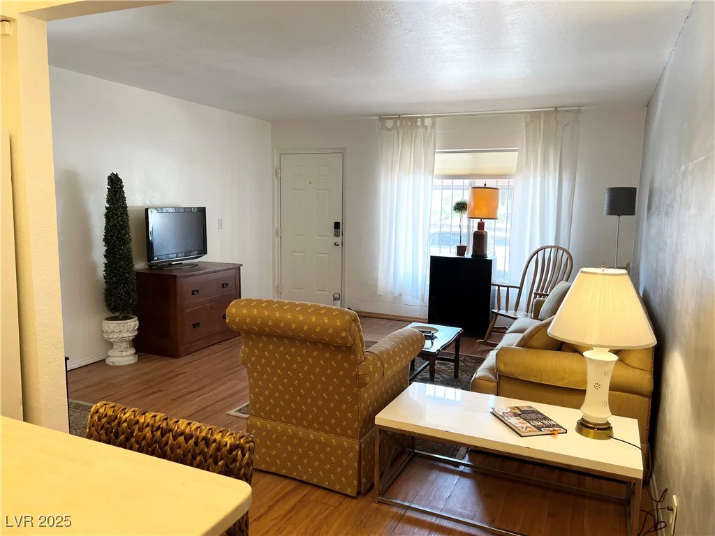 625 Royal Crest, Las Vegas, NV 89169