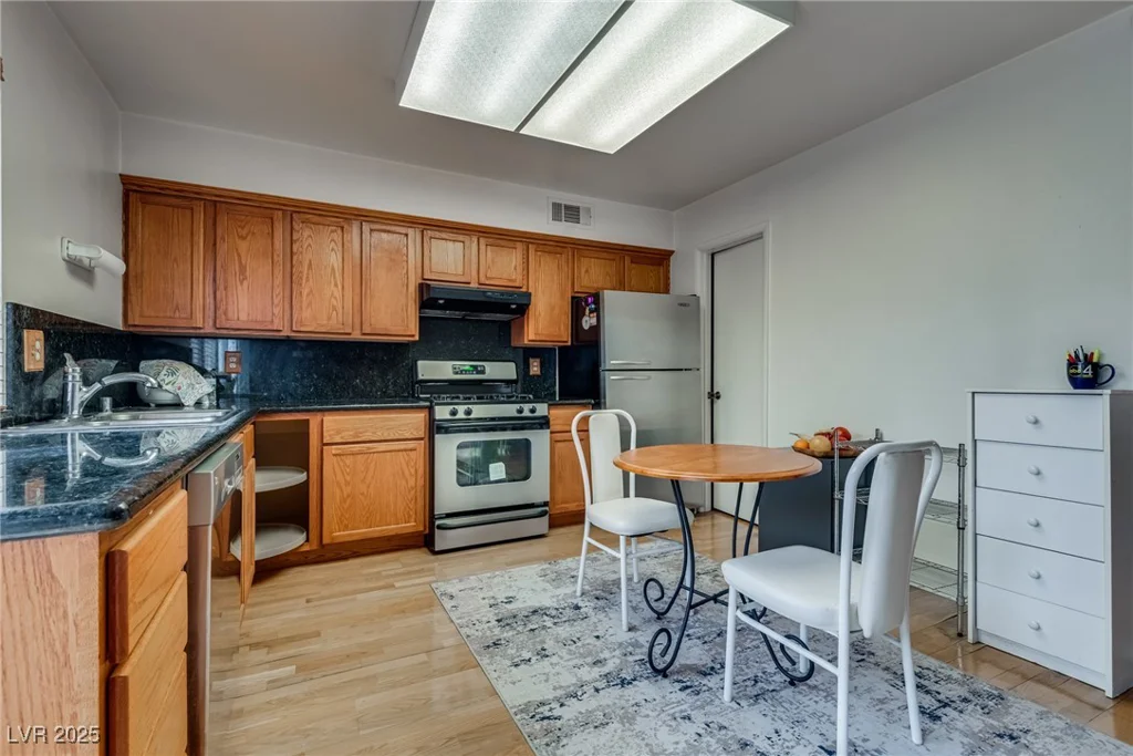 3301 China, Las Vegas, NV 89121