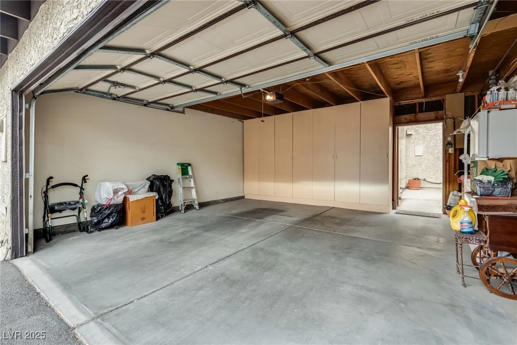 3301 China, Las Vegas, NV 89121