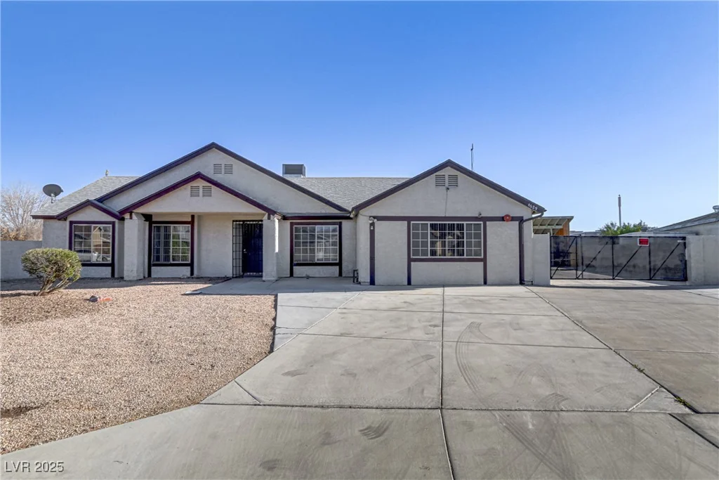 4629 Cattleman, North Las Vegas, NV 89031