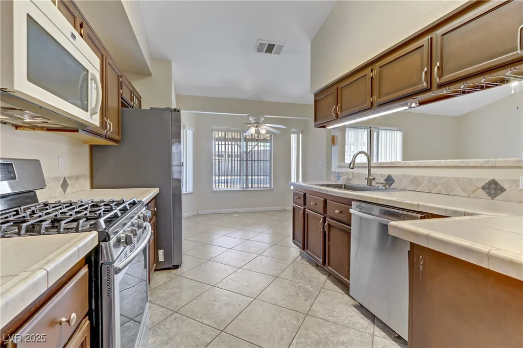 4629 Cattleman, North Las Vegas, NV 89031