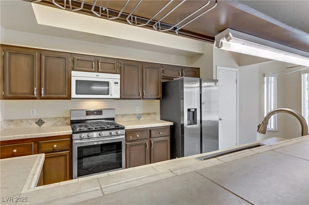 4629 Cattleman, North Las Vegas, NV 89031