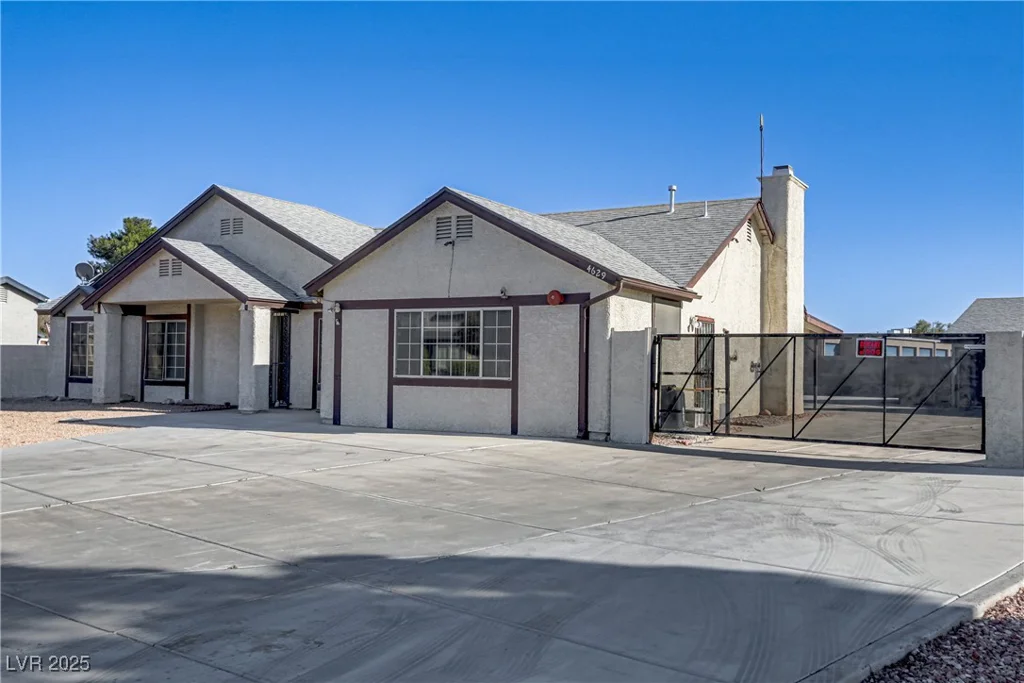 4629 Cattleman, North Las Vegas, NV 89031