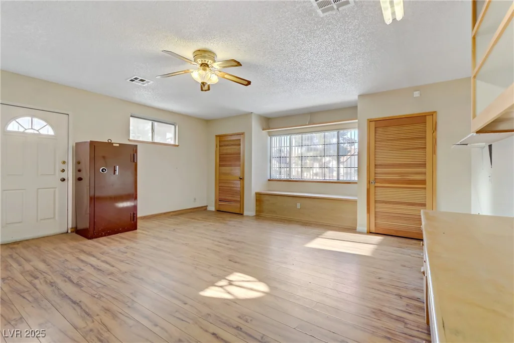 4629 Cattleman, North Las Vegas, NV 89031