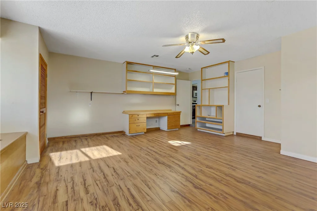 4629 Cattleman, North Las Vegas, NV 89031