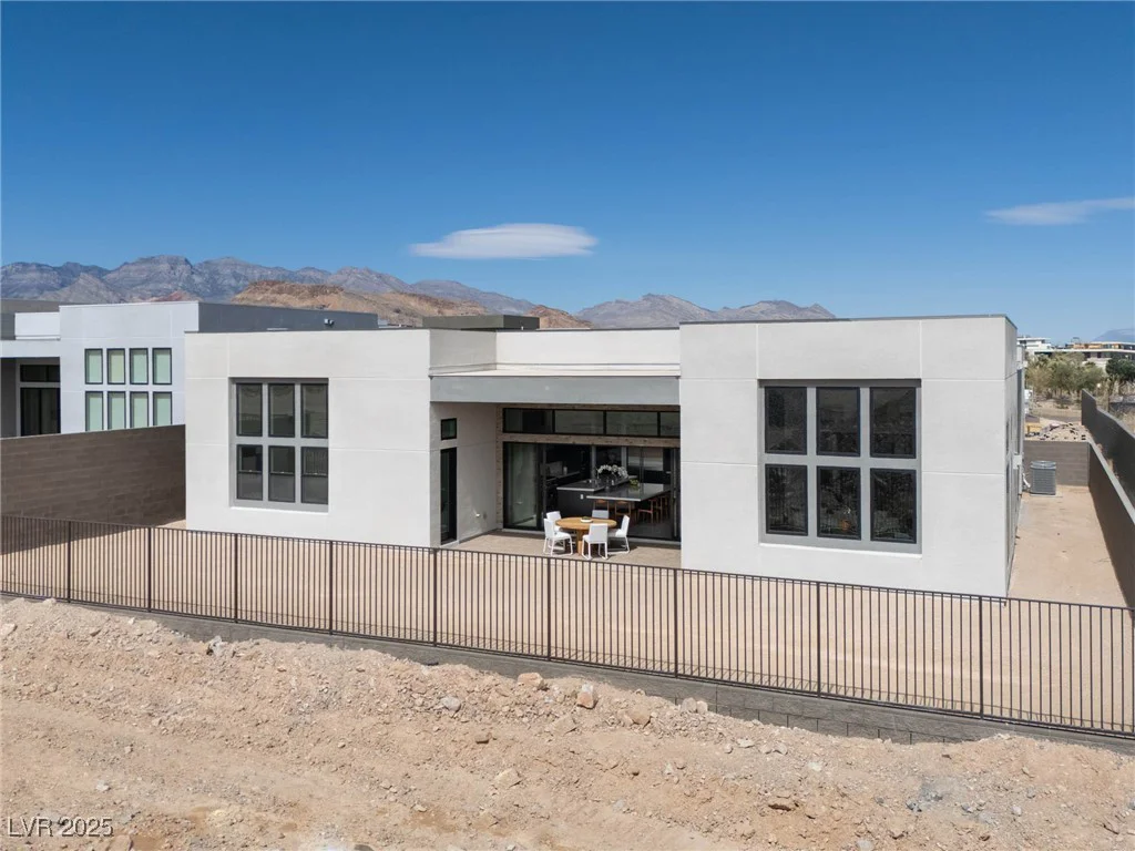 10921 ROSSA PEAK, Las Vegas, NV 89135