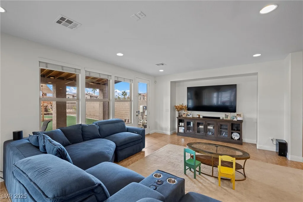 7825 Alameda Creek, Las Vegas, NV 89113