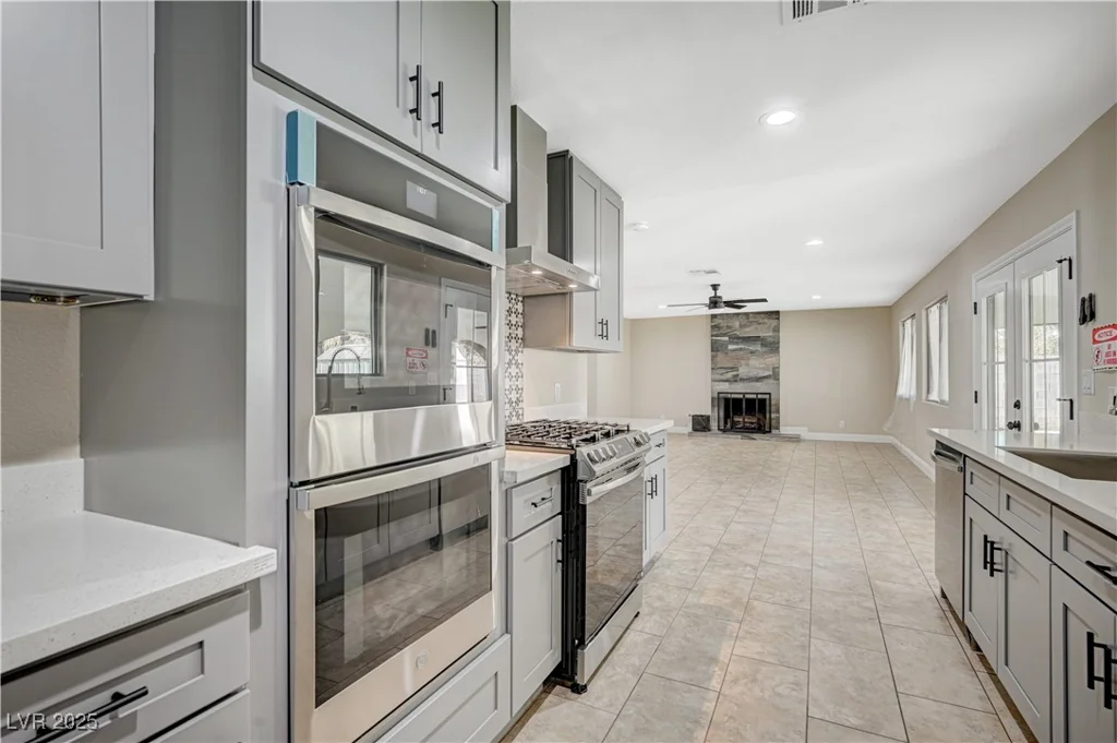 1904 Roxbury, Las Vegas, NV 89119
