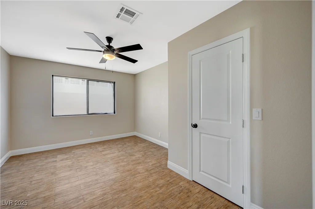 1904 Roxbury, Las Vegas, NV 89119