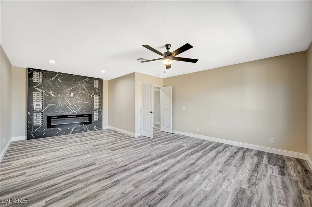 1904 Roxbury, Las Vegas, NV 89119