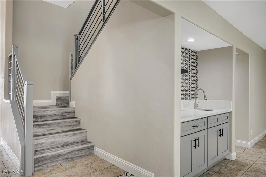 1904 Roxbury, Las Vegas, NV 89119