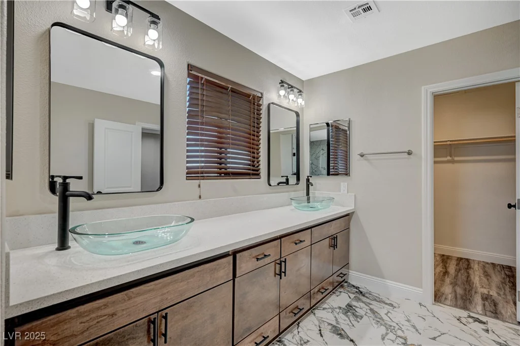 1904 Roxbury, Las Vegas, NV 89119