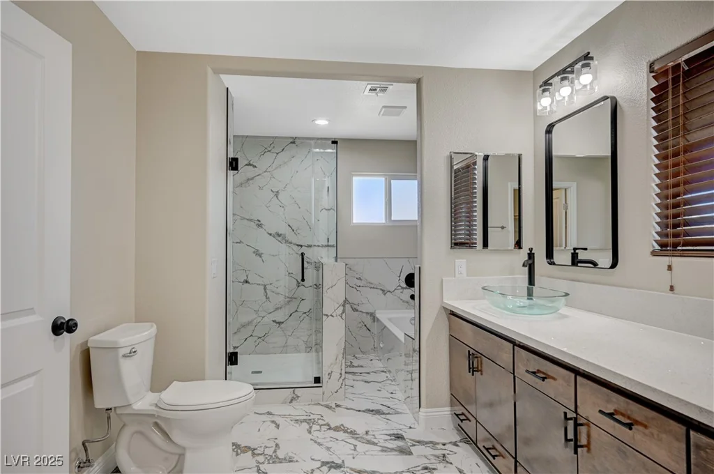 1904 Roxbury, Las Vegas, NV 89119
