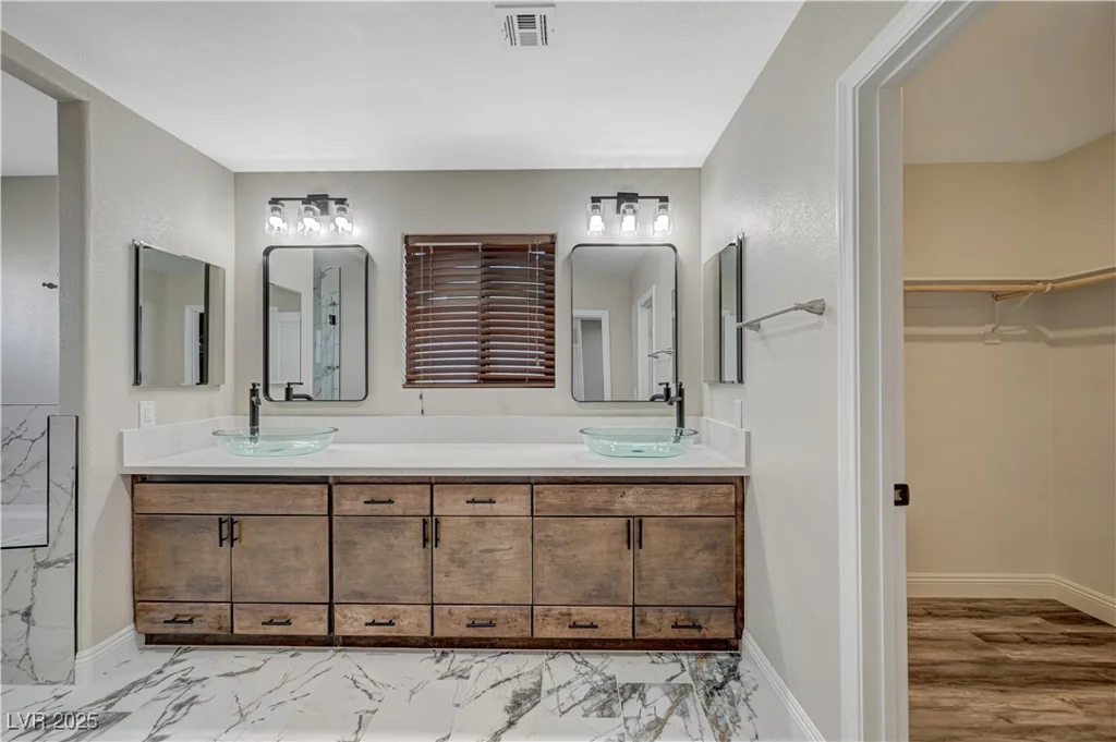 1904 Roxbury, Las Vegas, NV 89119