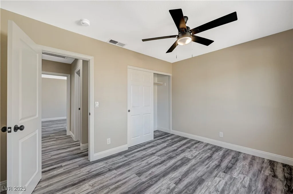 1904 Roxbury, Las Vegas, NV 89119