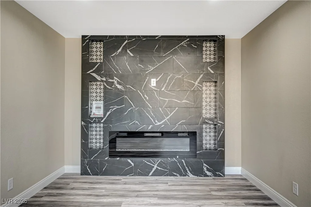 1904 Roxbury, Las Vegas, NV 89119