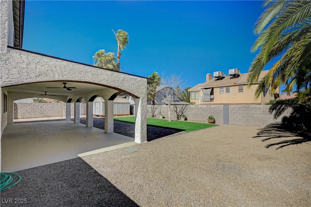 1904 Roxbury, Las Vegas, NV 89119
