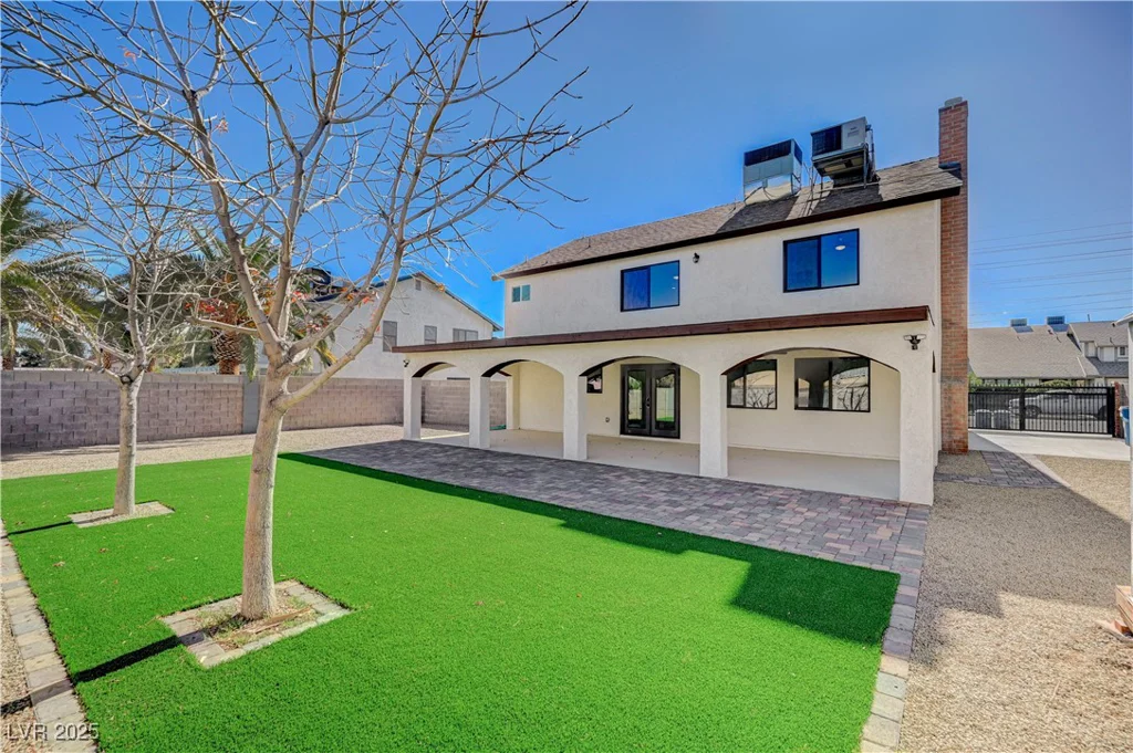 1904 Roxbury, Las Vegas, NV 89119