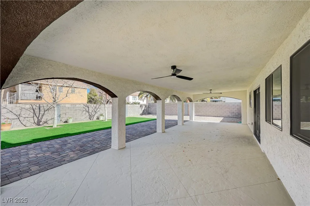 1904 Roxbury, Las Vegas, NV 89119