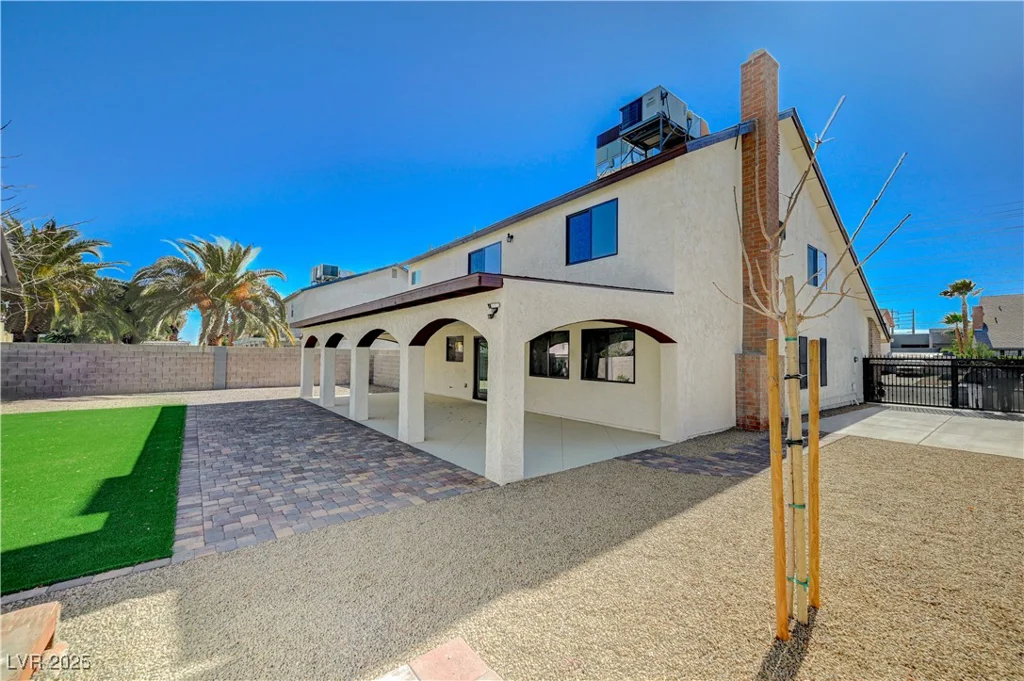 1904 Roxbury, Las Vegas, NV 89119
