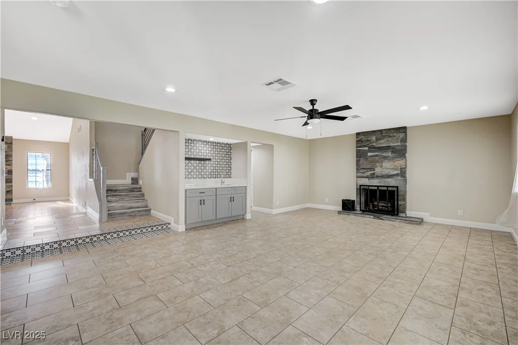 1904 Roxbury, Las Vegas, NV 89119