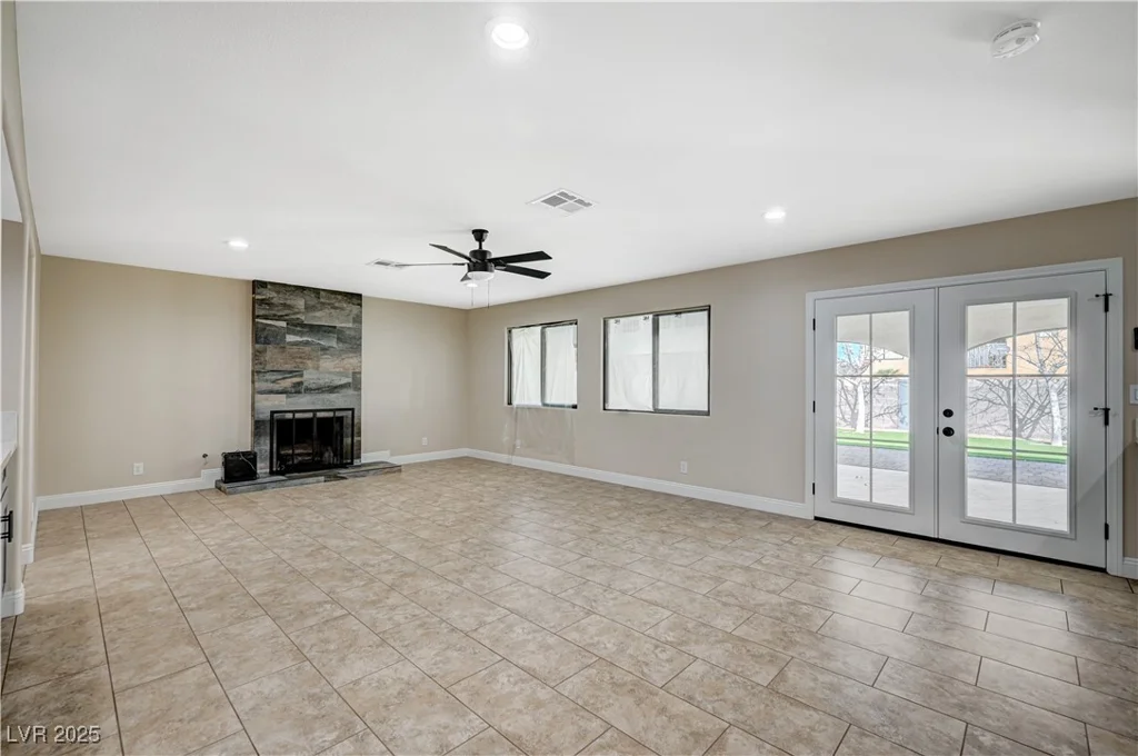 1904 Roxbury, Las Vegas, NV 89119