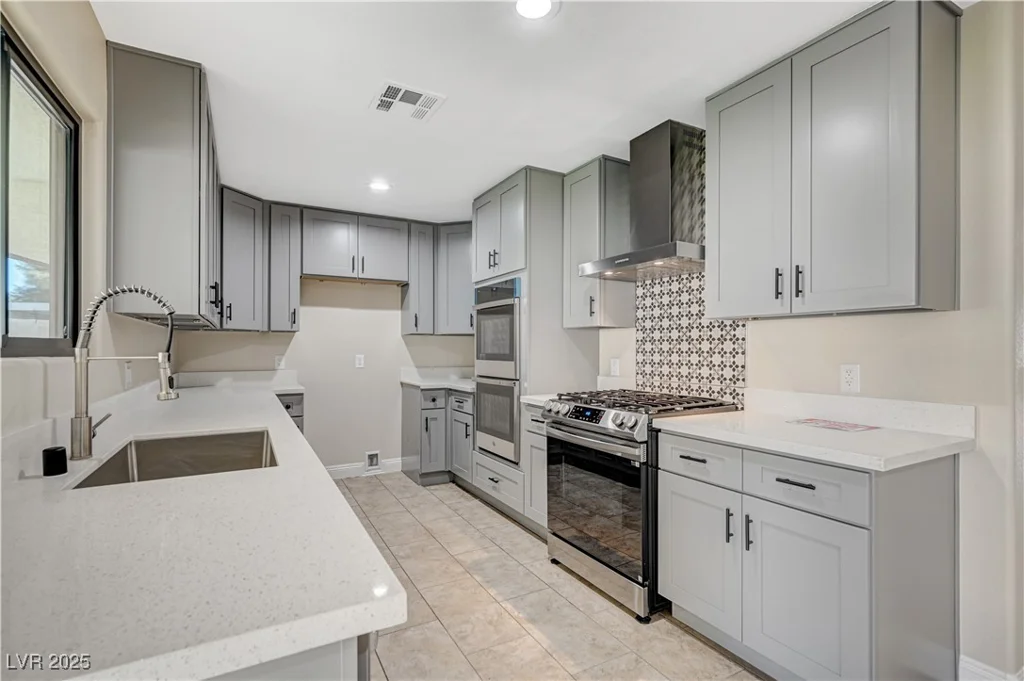 1904 Roxbury, Las Vegas, NV 89119