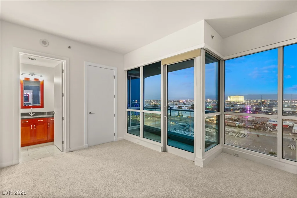4575 Dean Martin, Las Vegas, NV 89103