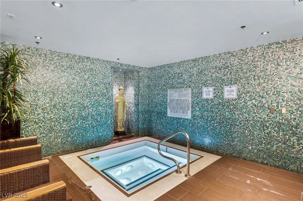 4575 Dean Martin, Las Vegas, NV 89103