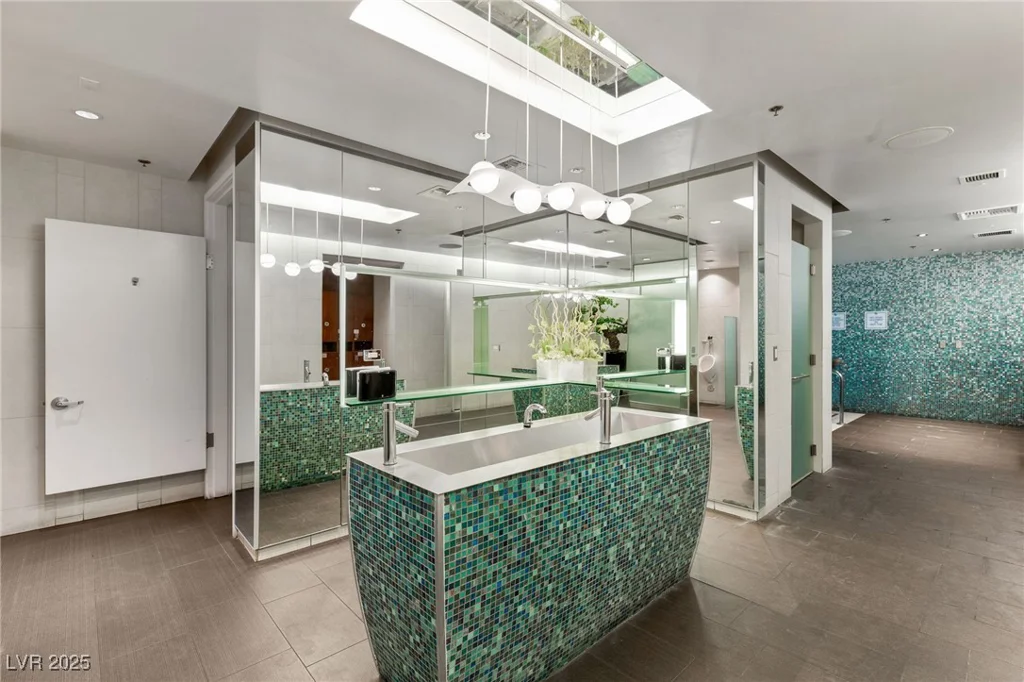 4575 Dean Martin, Las Vegas, NV 89103
