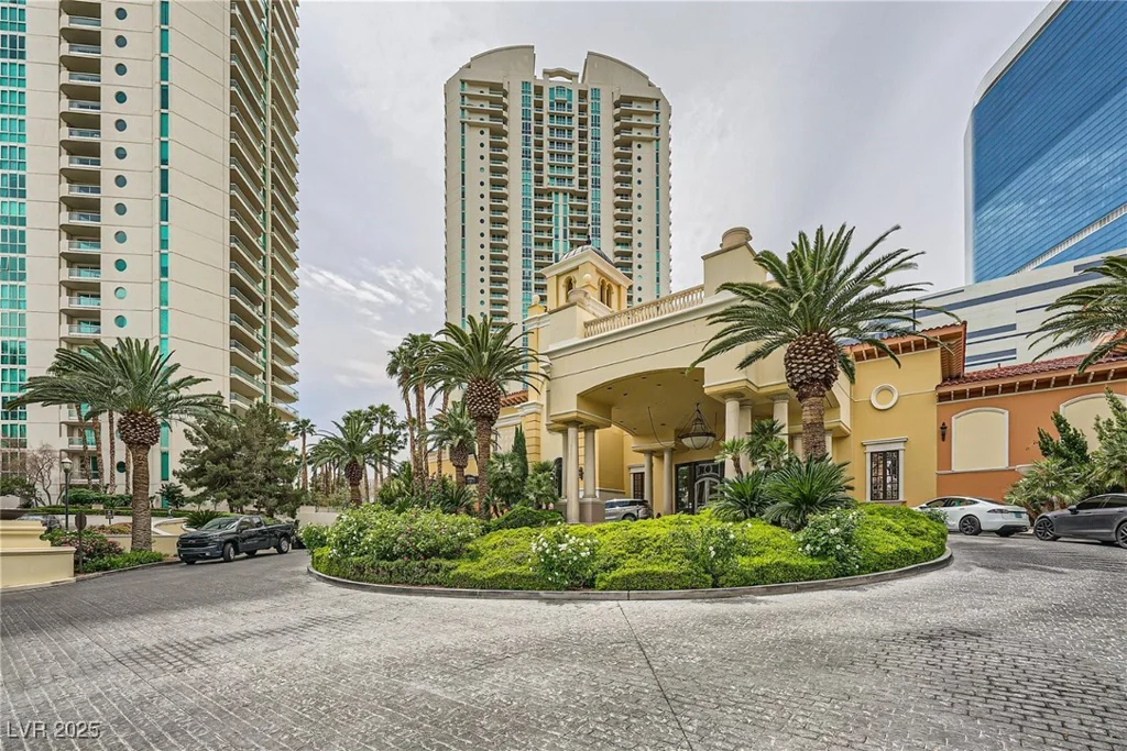 2857 Paradise, Las Vegas, NV 89109