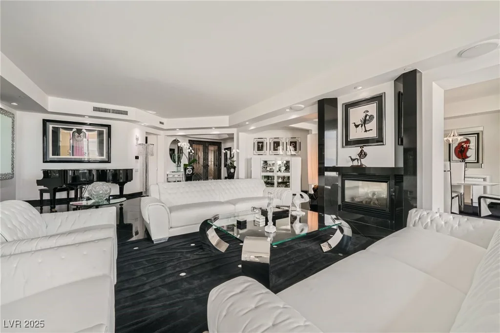2857 Paradise, Las Vegas, NV 89109