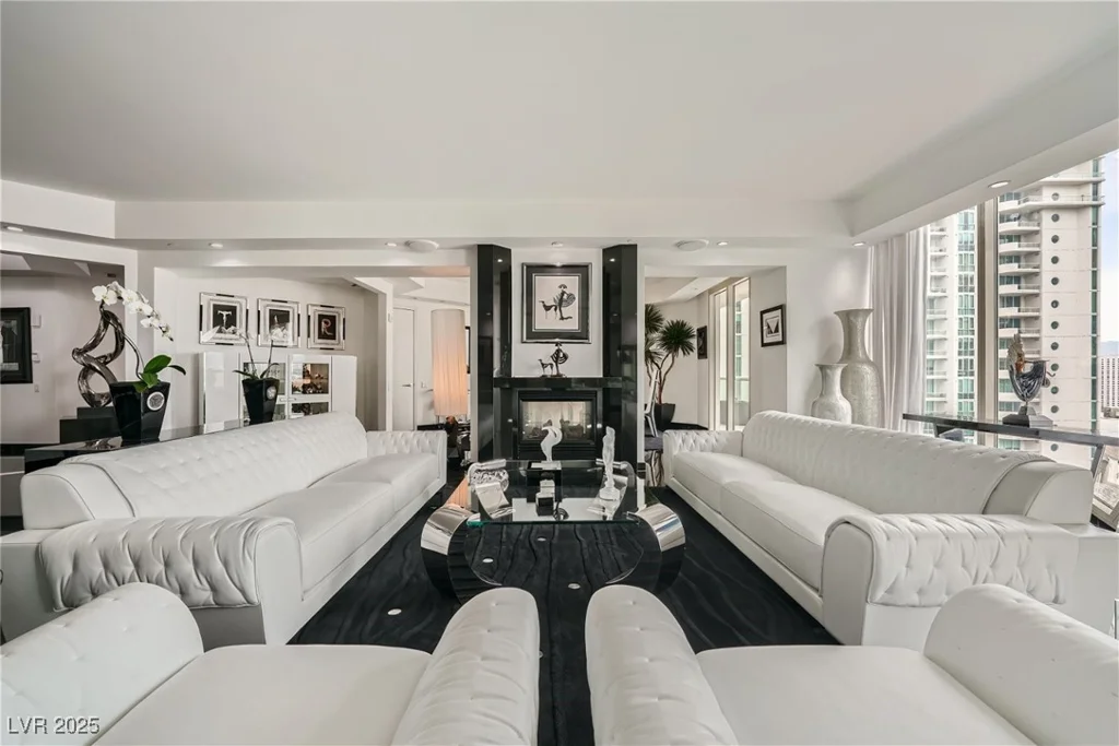 2857 Paradise, Las Vegas, NV 89109