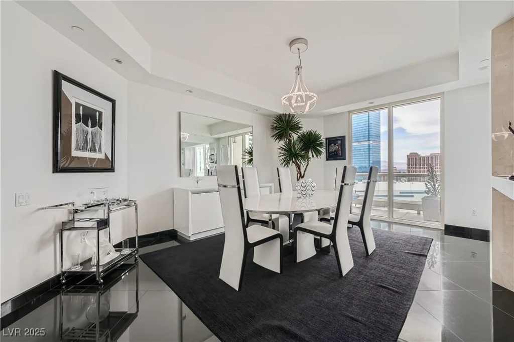 2857 Paradise, Las Vegas, NV 89109