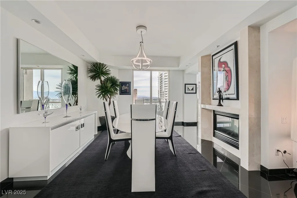 2857 Paradise, Las Vegas, NV 89109