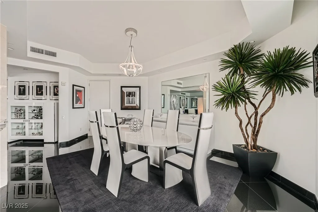 2857 Paradise, Las Vegas, NV 89109