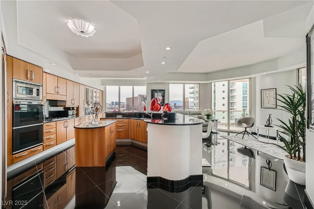 2857 Paradise, Las Vegas, NV 89109