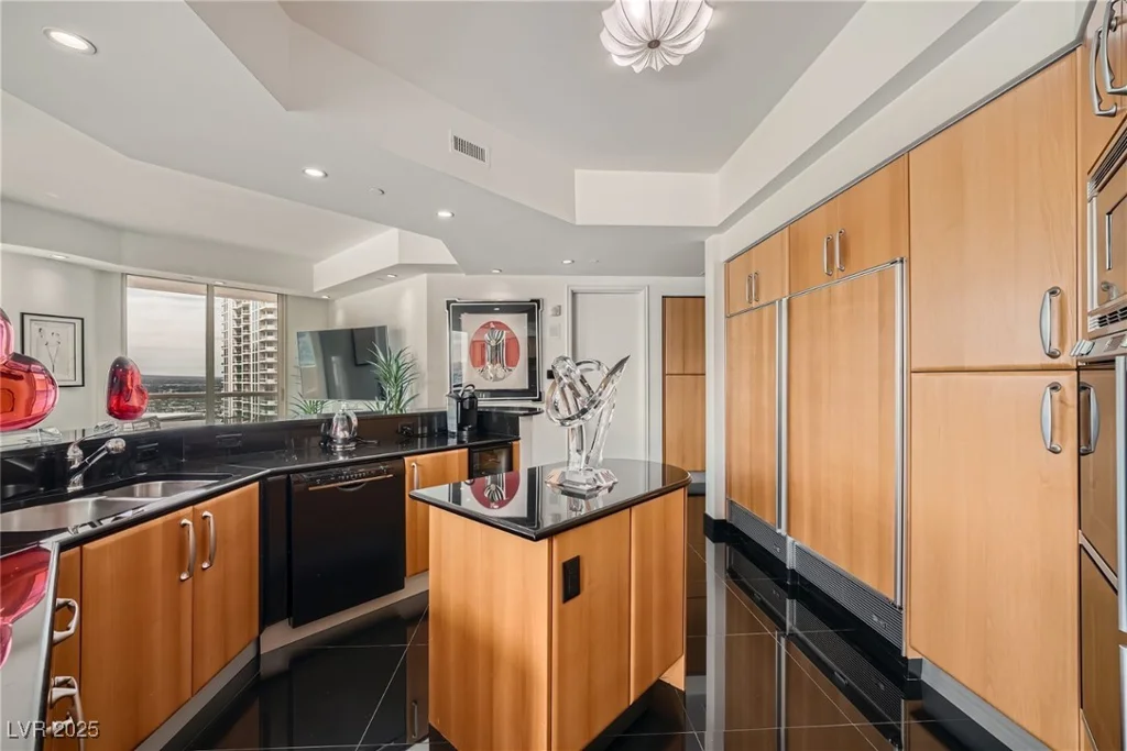 2857 Paradise, Las Vegas, NV 89109