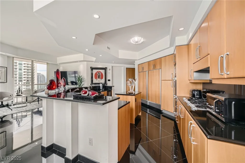 2857 Paradise, Las Vegas, NV 89109