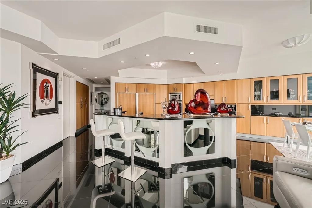 2857 Paradise, Las Vegas, NV 89109
