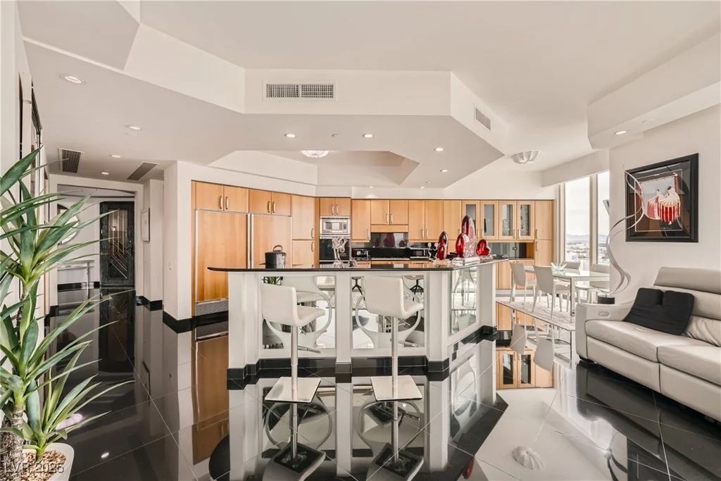 2857 Paradise, Las Vegas, NV 89109