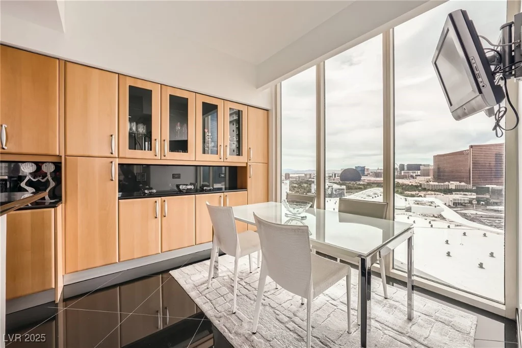 2857 Paradise, Las Vegas, NV 89109